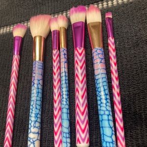 7 Excellent condition different set if synthetic makeup brushes